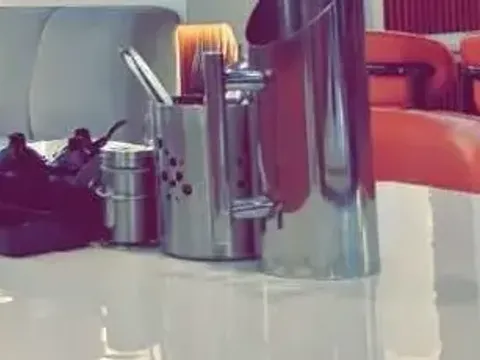 The table setting, Inside: counter and display
